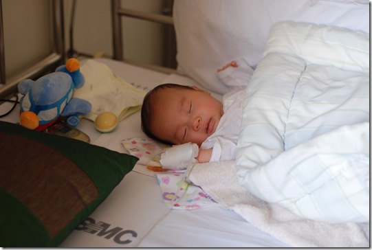 100일이 안된 신생아는 감기 감염시 부모도 많은 고통을 수반하게 된다