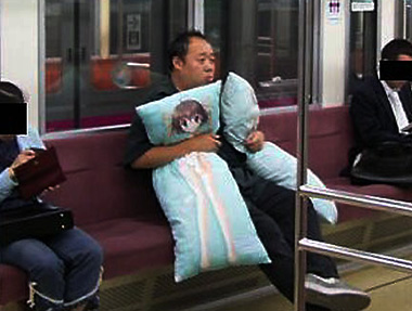 지하철 탔을 때 이런 오타쿠, 진짜 무서운거다...