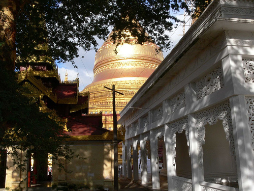 오늘날 미얀마 파고다의 원형이 된 바간 왕조의 쉐지곤 파고다