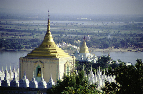 탑의 언덕으로 유명한 미얀마의 사가잉