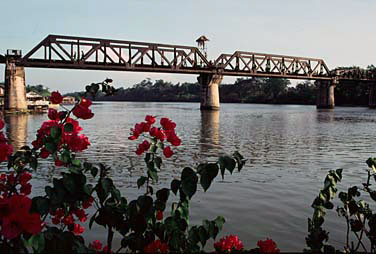콰이강의 다리, 죽음의 철도로 유명한 방콕에서 2-3시간 거리 깐짜나부리