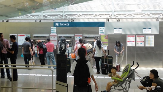 싱가폴 창히 국제 공항에서 시내로 지하철(MRT) 타고 가는 방법 - Train to City 이정표를 따라 가면 됩니다 - 지폐는 5불까지만 사용 가능