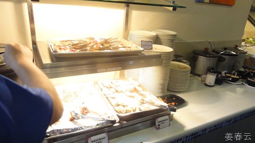 사이언스 센터에 위치한 해산물 뷔페 사쿠라 &ndash; 가격대 성능비가 우수한 동남아식 레스토랑 &ndash; 한국 음식, 일식도 있고 신선한 과일이 한가득