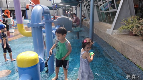 워터 웍스(Water Works) &ndash; 아이들이 제일 좋아했던 사이언스 센터 내 놀이터
