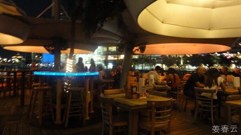 클락 키(Clarke Quay)의 밤은 이국적인 느낌이 물씬 풍겼던 싱가폴에서 꼭 가봐야 할 아름다운 곳