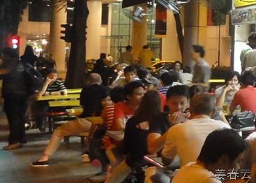 24시간 영업하는 알 지라니 레스토랑 - 한밤중에도 동남아 음식 만끽 가능한 그곳 - 연인들의 데이트 코스로도 인기 절정