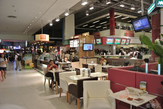 방콕 시내 시암센터 1층은 세계적인 음식점을 다 모아 놓은 곳 &ndash; 태국에서 먹고 싶은 음식을 잘 못찾겠다면 이곳을 찾아 오라