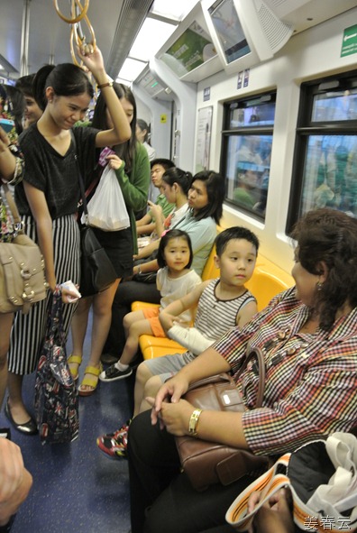 방콕 스카이 트레인(Sky Train)에서 느껴 본 한류열풍 &ndash; 태국 시민들의 친절함을 느낄 수 있어