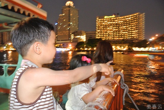 짜오프라야 강을 타고 카오산로 호텔로 복귀 &ndash; 태국 방콕 방문 시 꼭 체험해 보아야 할 여행 코스