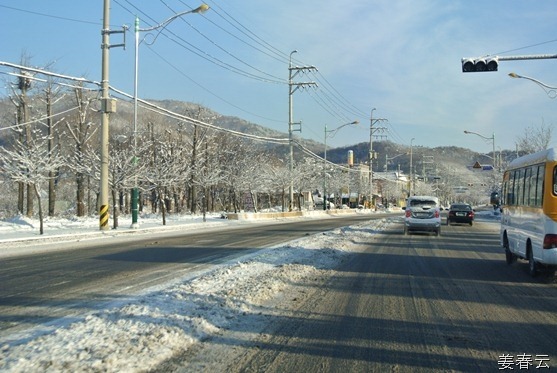 눈 내린 12월 마지막 일요일 아침의 서울 북쪽 풍경