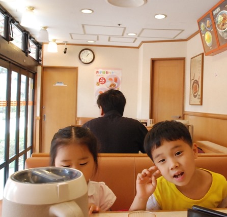 오다이바 여행 중 잠시 들른 일본식 분식점 &ndash; 작지만 알차다