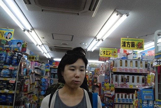 시부야 100엔샵 방문&ndash;가격대 성능비가 우수한 제품들로 가득차 손님들이 끊기지 않는 훌륭한 매장&ndash;게이부 다이고쿠(Keibu Daikoku)-시부야역 남문에서 도보로 5분 거리