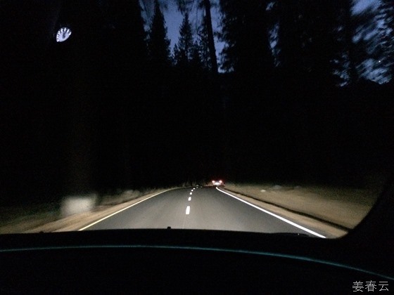 요세미티 노스 사이드 드라이브(Yosemite&rsquo;s North Side Drive) 방향으로 걸으며 만끽한 삼림욕 - 빌리지 스토어(Village Store)에서 요세미티 폭포(Yosemite Fall) 방향으로 걸으면서 숲속의 자연 치유력이 정말 있는것 처럼 느껴진 시간, 강씨 가문의 가족간의 아름다운 썸씽이 있었던 아름다운 순간, 돌아오는 밤길에 나타난 사슴은 놀라우면서도 흥미 진진해