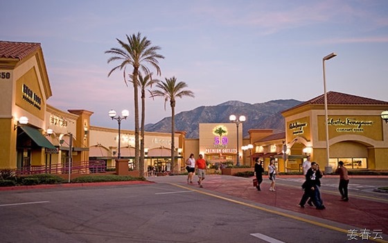 데저트 힐 프리미엄 아울렛(Desert Hills Premium Outlets) - 캘리포니아 남부의 쇼핑의 성지로 프라다, 페라가모 등 명품을 싸게 구입할 수 있는 아름다운 곳 - LA공항에서 1시간 20분 거리