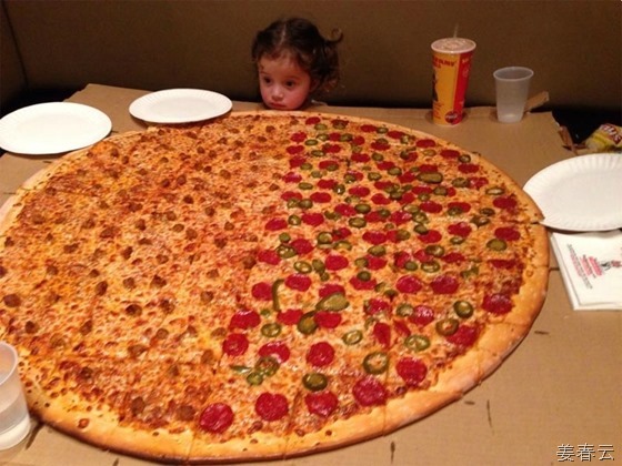 이 피자는 어떻게 먹어야 잘 먹었다고 소문이 날까요 - 정말정말 큰 피자