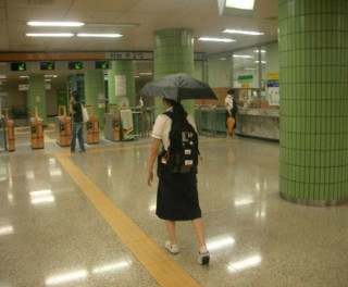 생각이 많은 여고생