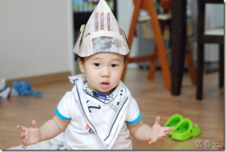 신문지도 아이와 놀때는 장난감으로 변신할 수 있다