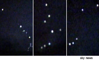 밤하늘 줄지어 선 'UFO 편대' 목격