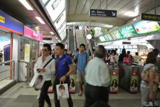방콕 스카이 트레인(Sky Train)에서 느껴 본 한류열풍 - 태국 시민들의 친절함을 느낄 수 있어
