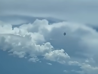 비행기 창문에서 본 미확인비행물체 - 외계인의 UFO?