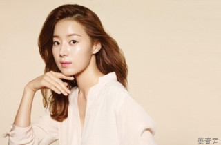 이제 피부는 꿀피부로 새롭게 태어나야 한다 - 탤런트 한지혜,이민정의 꿀피부를 보며 생각 해 봅시다.