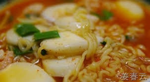 다이어트를 한다면 절대 제한해야 할 음식들 - 떡라면, 빵, 흰쌀밥 등 탄수화물이 듬뿍 들어 있는 음식들