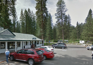 요세미티 워워나 로드(Yosemite&rsquo;s Wawona Road) 중간 지점에 위치한 포레스트 드라이브(Forest Drive) 걷기 - 우거진 숲을 걷는 동안의 삼림욕은 그 어느곳보다 좋은 쾌감 주어 - 캠핑족들이 자주 찾는 곳으로, 근처에 곰이 있어 조심해야 한다고