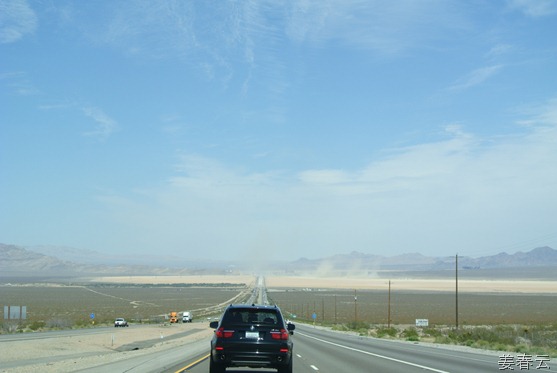 LA에서 Las Vegas 가는 길 &ndash; 사막 한가운데지만 날씨는 선선하고 바람도 불어