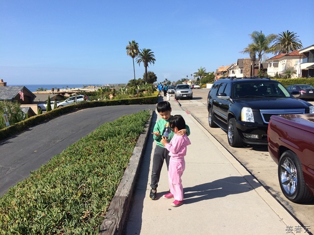 캘리포니아 뉴포트(Newport)의 코로나 비치(Corona Beach) 주변의 고급 주택가 탐방 - 바다를 마주보고 지어진 오션 대로(Ocean Blvd)의 집들이 볼거리