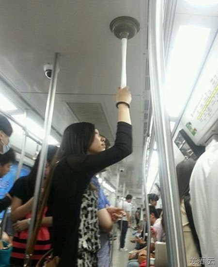 붐비는 지하철에서 슬기롭게 의지하는 방법