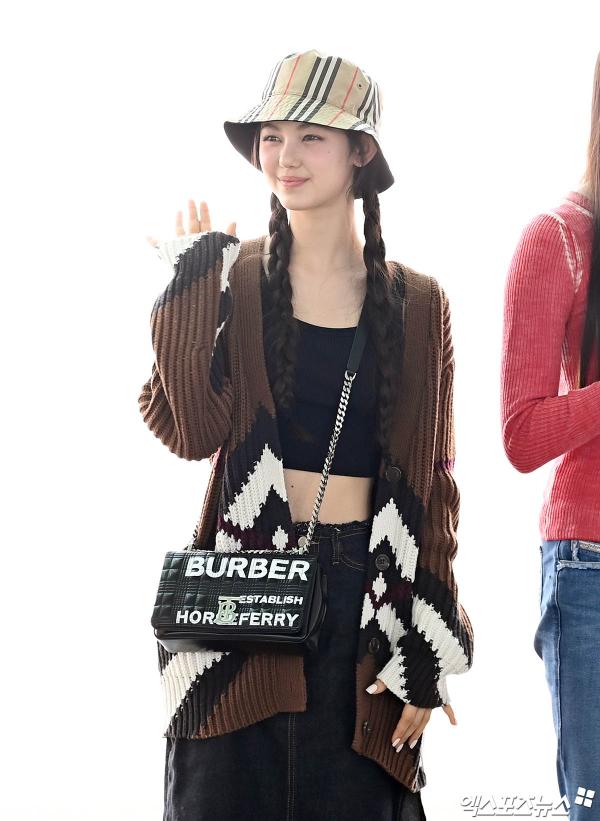 뉴진스 리드보컬 다니엘의 공항패션 탐구