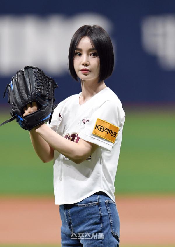 단발머리로 변신한 남규리 프로야구 시구 봤냐?