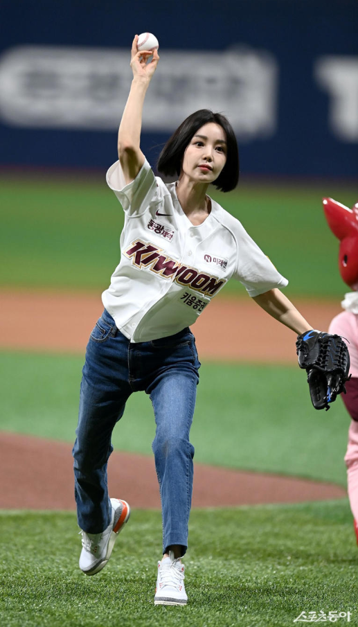 단발머리로 변신한 남규리 프로야구 시구 봤냐?