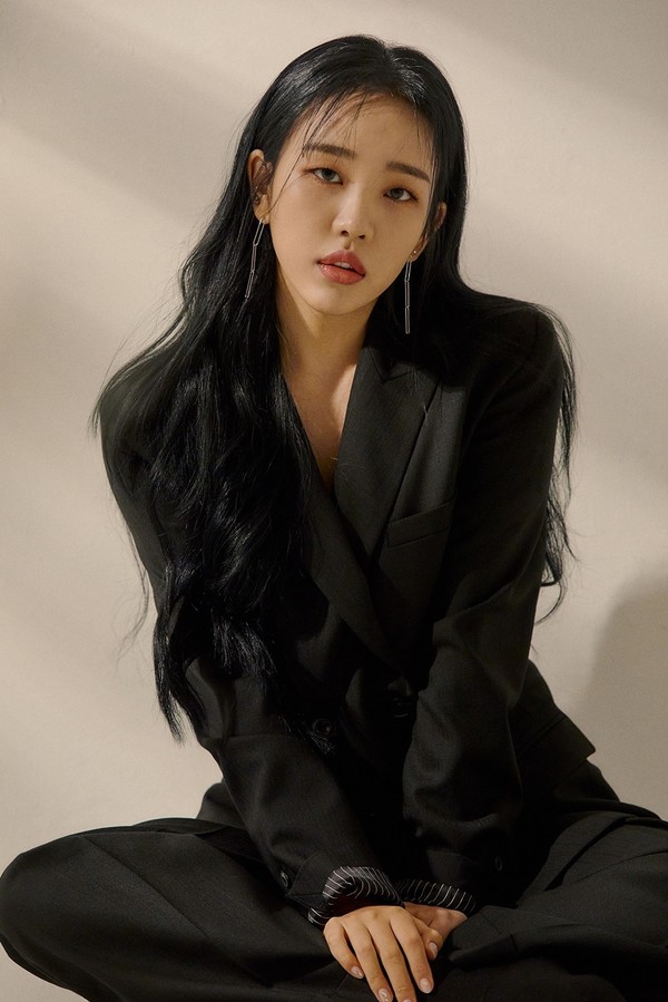 사이버틱한 에코 감성이 느껴지는 목소리의 주인공 가수 백아연
