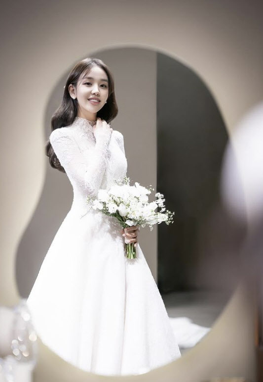 사이버틱한 에코 감성이 느껴지는 목소리의 주인공 가수 백아연