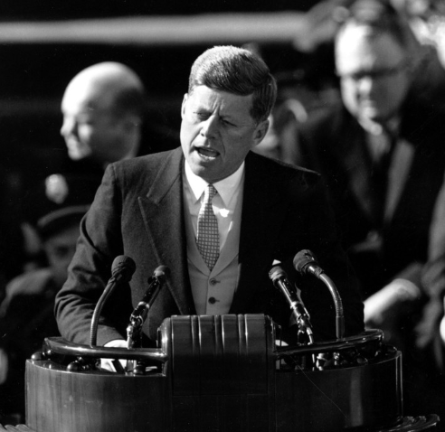 하버드 출신 해군 영웅 존 F. 캐네디 대통령의 발자취