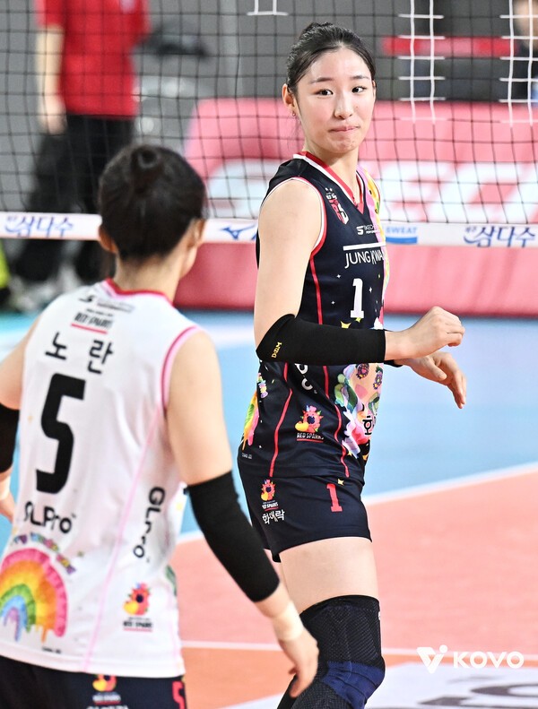 정관장 레드스파크스 선수로 등장한 프로 배구 선수 인쿠시